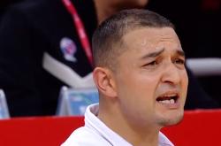 开云体育中国-经典对决再度上演，赛场上火药味十足，胜利者将是谁？