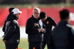 开云APP-佩鲁贾缺少关键中场，战术体系或调整