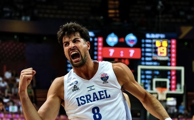 欧洲篮球超级联赛激战正酣，明星球员出场