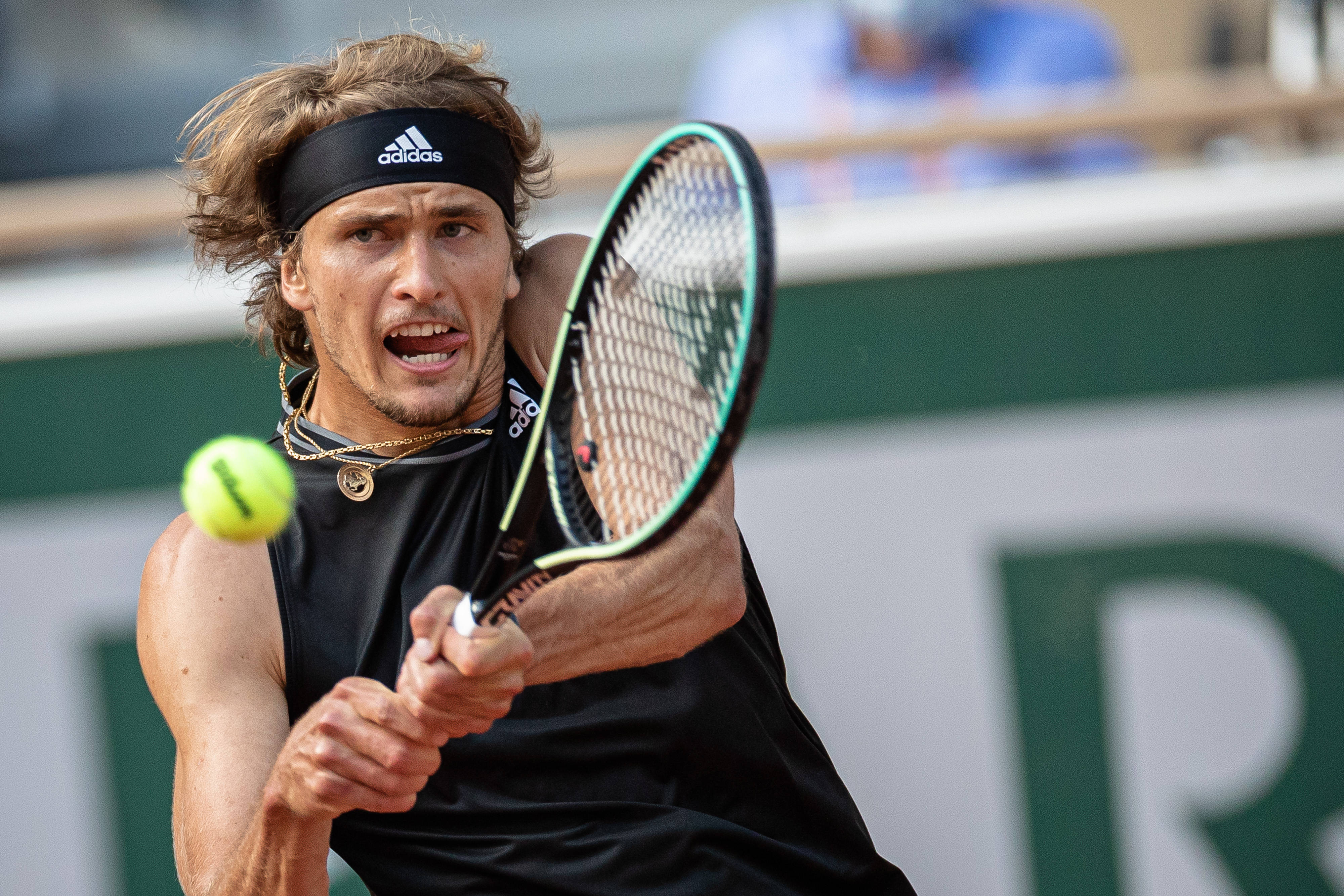 关于美网碾压法网，兹维列夫高光表现的信息