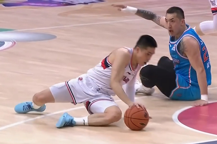 包含深圳队轻取爵士，陶汉林高光表现的词条